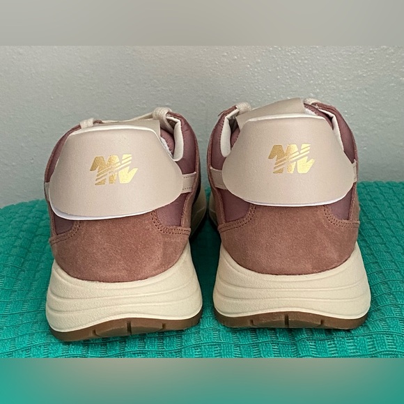 NWT.. WOMENS STEVE MADDEN RETRO RUNNER SNEAKERS - Picture 9 of 15